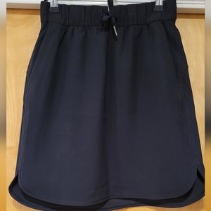 LULULEMON Authentic Black skirt size 6